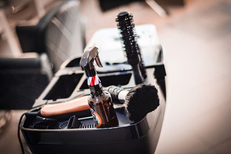 Stylist Kitbag Essentials: What Top Professionals Carry