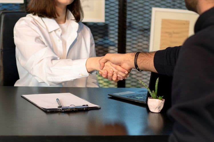 Managing Unreasonable Client Expectations in UK Nail Salons