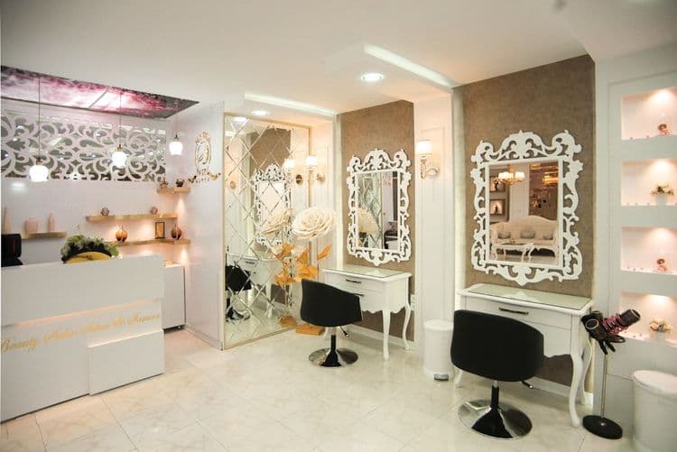Why Clients Panic About Hair Loss: Managing Salon Expectations