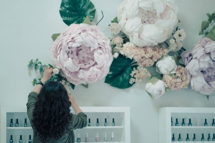 Hims & Hers Q2 Growth: What Digital-First Beauty Means for Salons