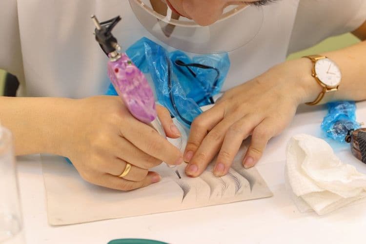 GB bans TPO in nail products from August 2026