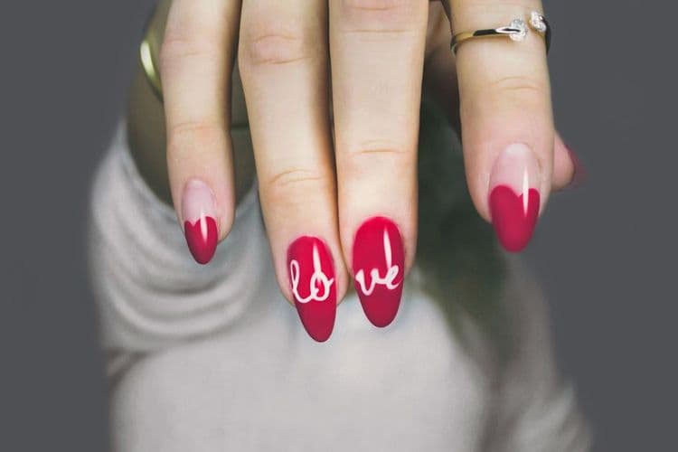 Striped Nails Make a Comeback: A Style Revival