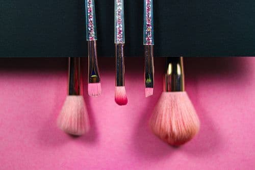 Cosmetics Giants Invest, Innovate Despite Retail Slowdown