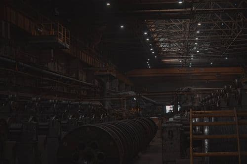 Beauty Giants Report Mixed 2025 Results Amid Restructuring