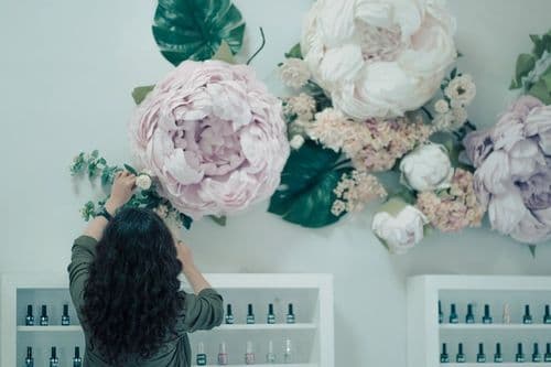 Hims & Hers Q2 Growth: What Digital-First Beauty Means for Salons