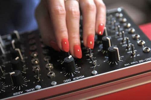 Nail Tech Returns to Industry After 6-Year Break